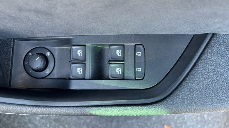 Skoda Superb 2.0 TDI CR Sport Line Plus 5dr DSG Diesel Hatchback